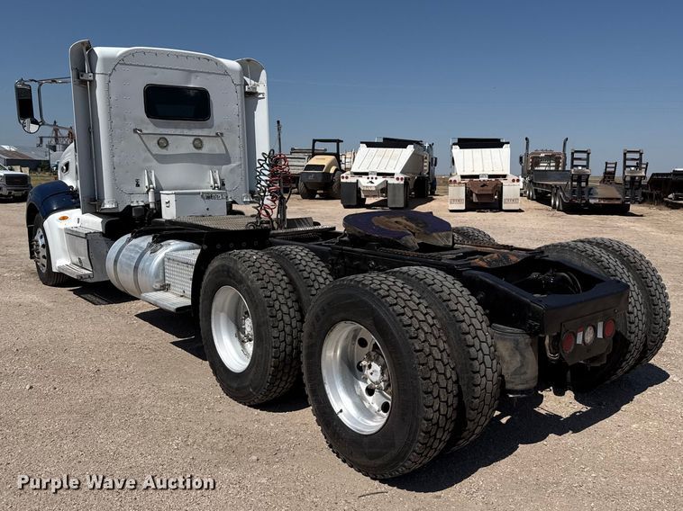 image for item EW4584 2009 Peterbilt 386 semi truck