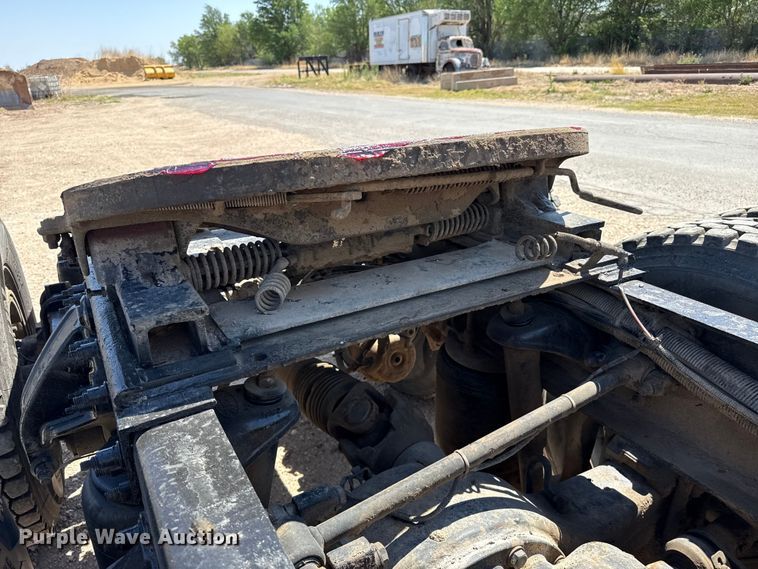 image for item EW4584 2009 Peterbilt 386 semi truck