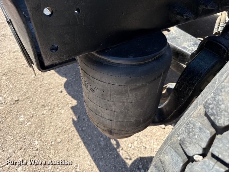 image for item EW4584 2009 Peterbilt 386 semi truck