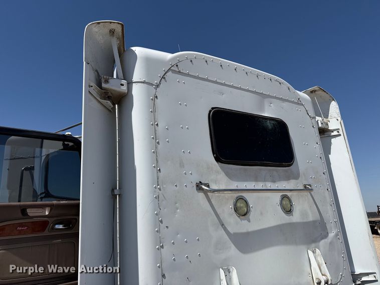 image for item EW4584 2009 Peterbilt 386 semi truck