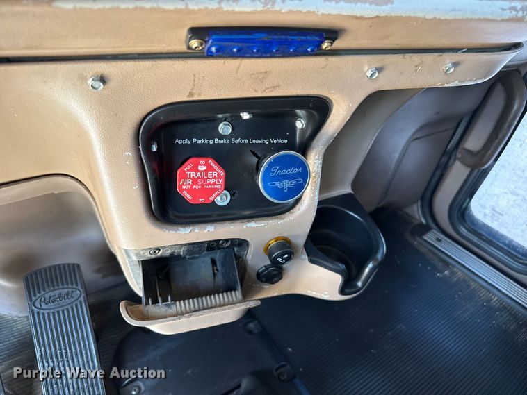 image for item EW4584 2009 Peterbilt 386 semi truck