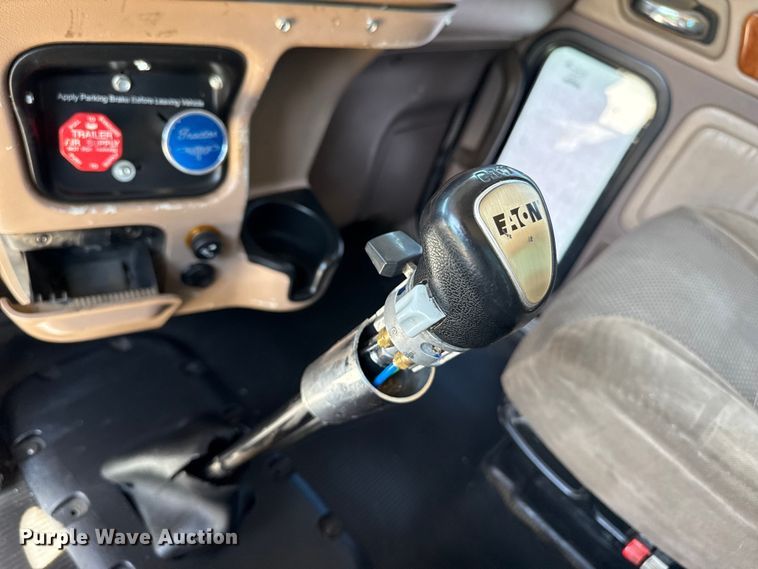 image for item EW4584 2009 Peterbilt 386 semi truck