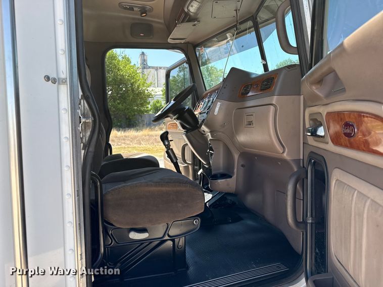 image for item EW4584 2009 Peterbilt 386 semi truck