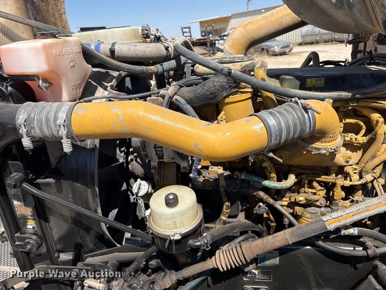 image for item EW4584 2009 Peterbilt 386 semi truck