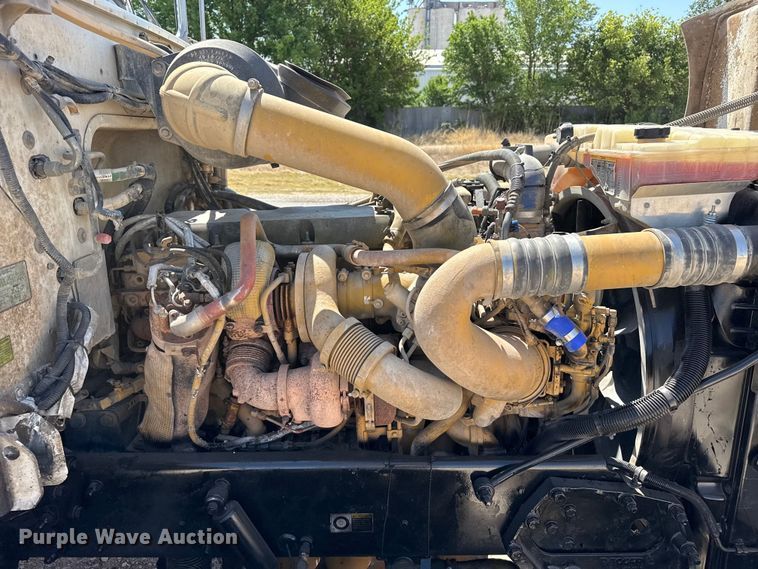 image for item EW4584 2009 Peterbilt 386 semi truck