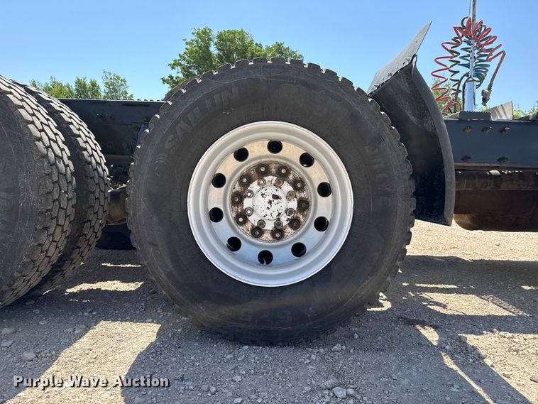 image for item EW4584 2009 Peterbilt 386 semi truck
