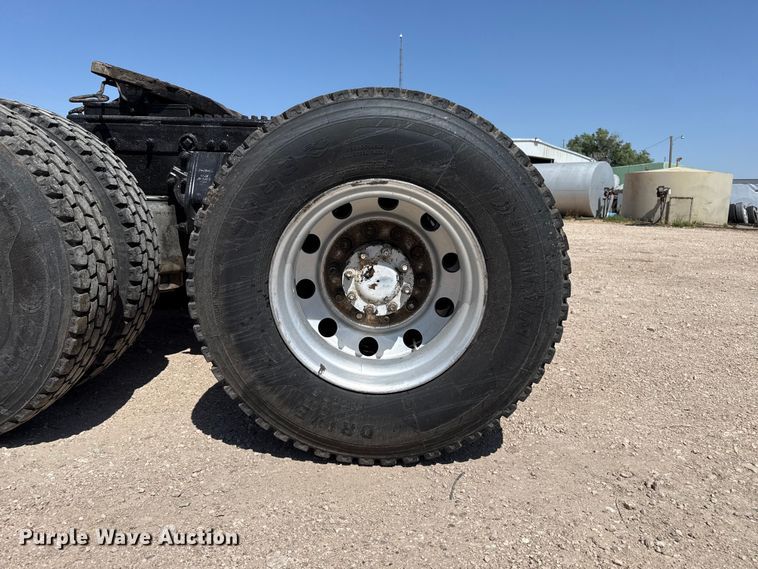 image for item EW4584 2009 Peterbilt 386 semi truck