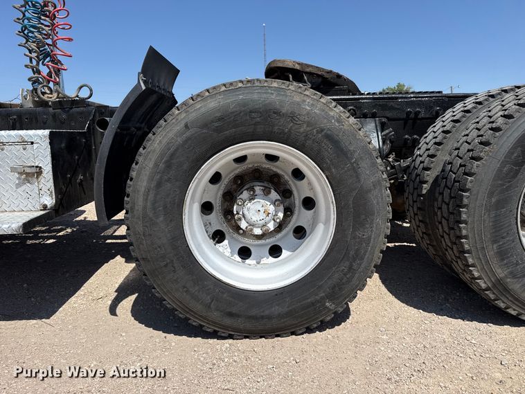 image for item EW4584 2009 Peterbilt 386 semi truck