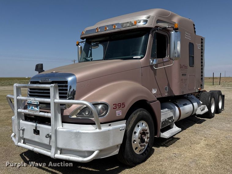 image for item FB6467 2001 Freightliner Columbia semi truck