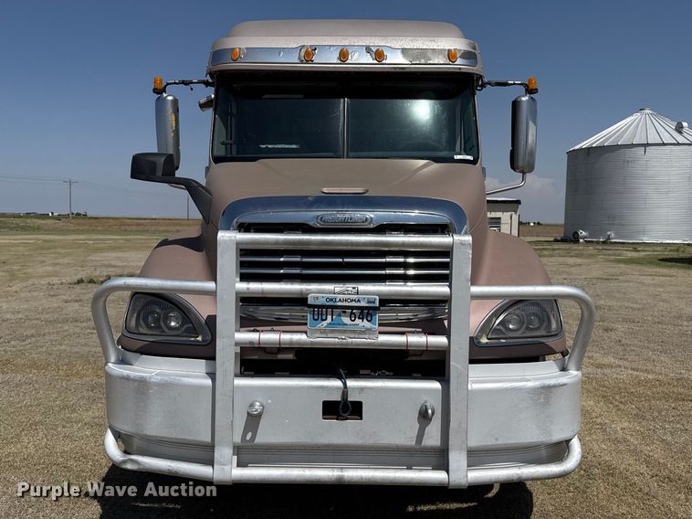 image for item FB6467 2001 Freightliner Columbia semi truck