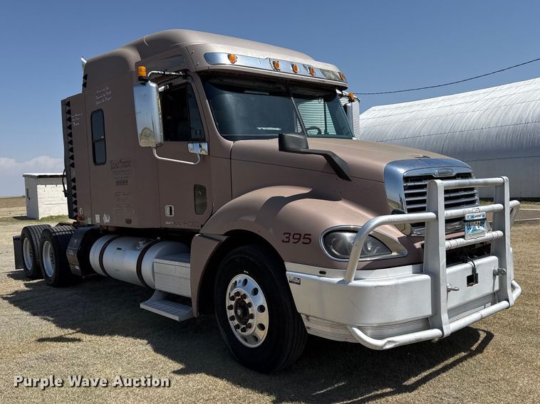 image for item FB6467 2001 Freightliner Columbia semi truck