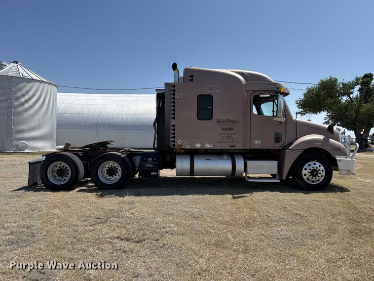 image for item FB6467 2001 Freightliner Columbia semi truck