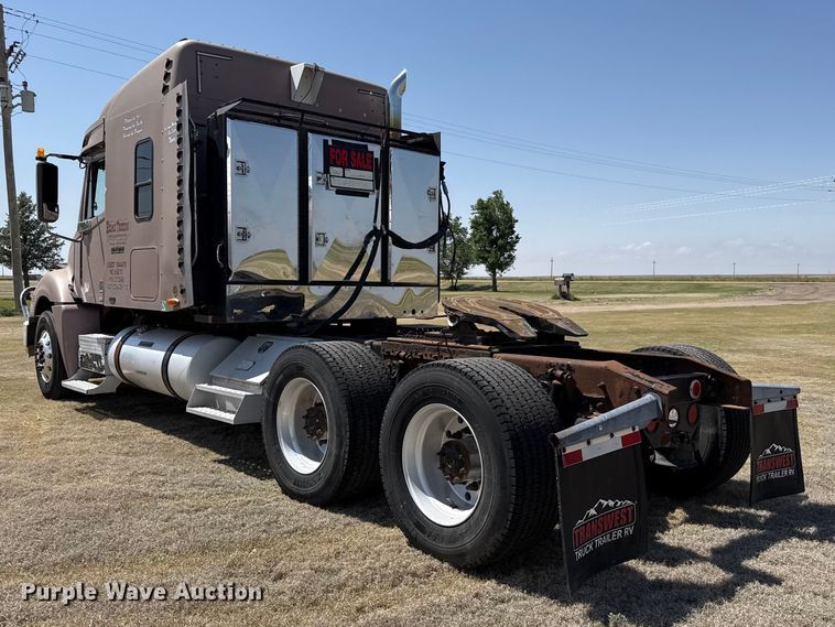 image for item FB6467 2001 Freightliner Columbia semi truck