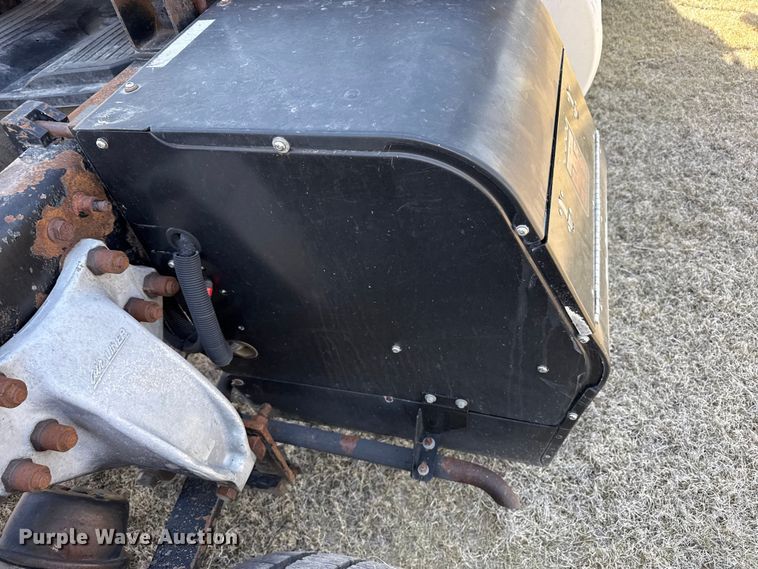 image for item FB6467 2001 Freightliner Columbia semi truck