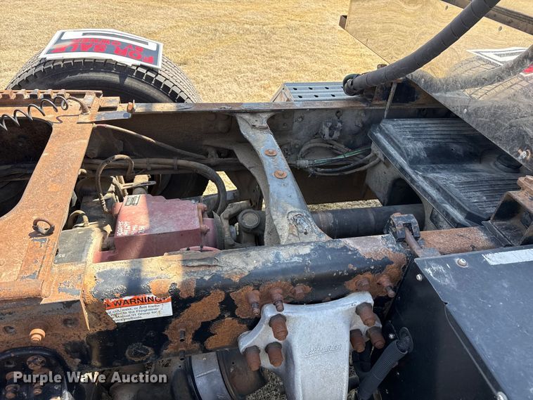 image for item FB6467 2001 Freightliner Columbia semi truck
