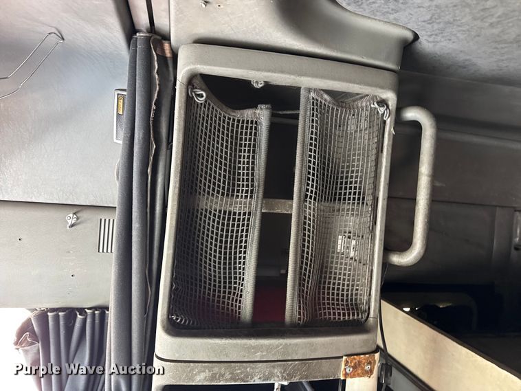 image for item FB6467 2001 Freightliner Columbia semi truck