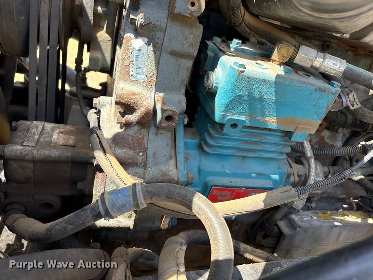image for item FB6467 2001 Freightliner Columbia semi truck