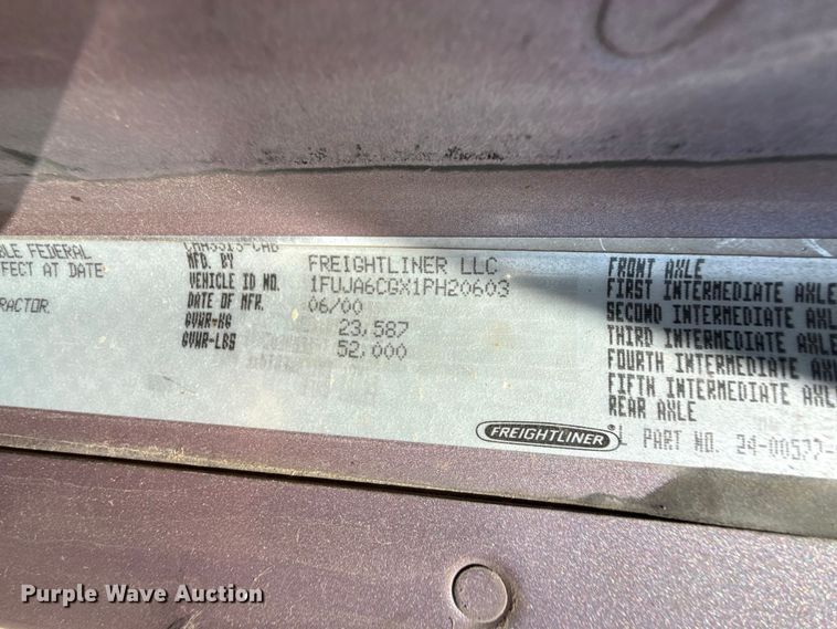 image for item FB6467 2001 Freightliner Columbia semi truck