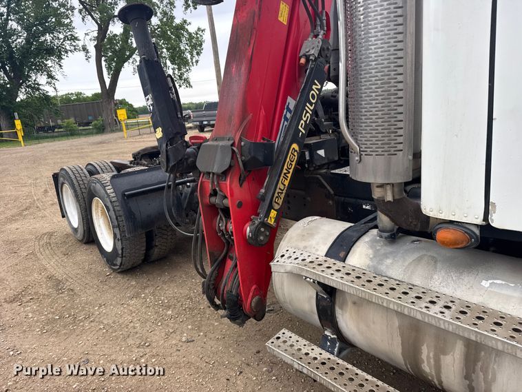 image for item FB7326 2007 Freightliner Columbia 120 crane truck