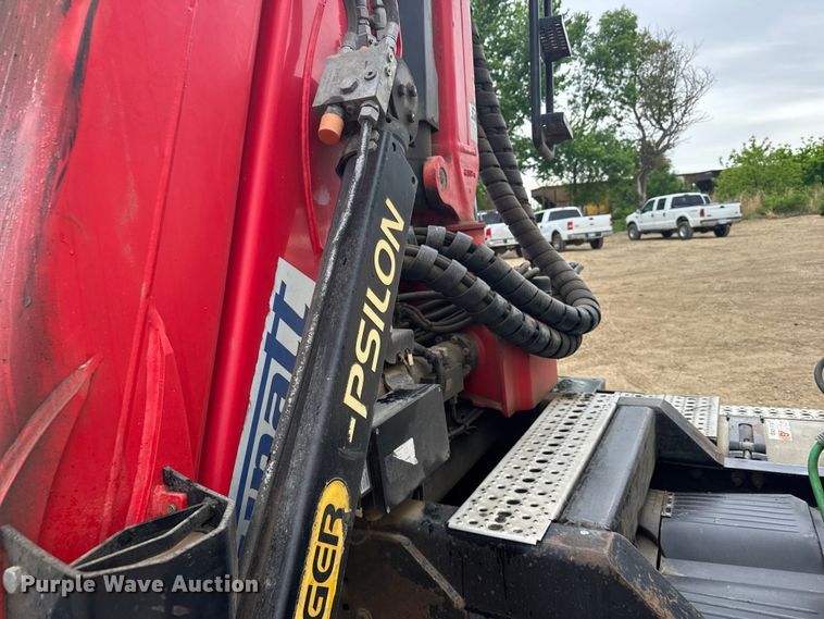 image for item FB7326 2007 Freightliner Columbia 120 crane truck