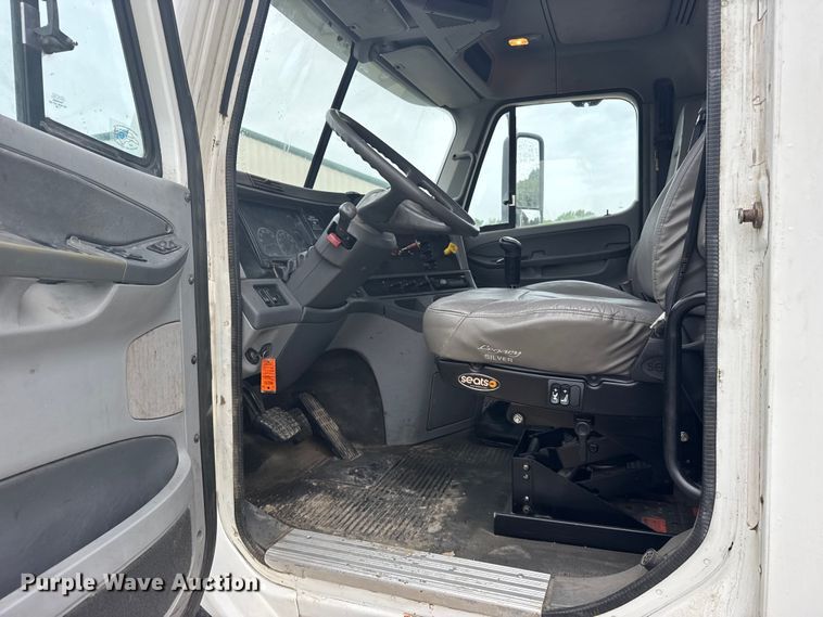 image for item FB7326 2007 Freightliner Columbia 120 crane truck