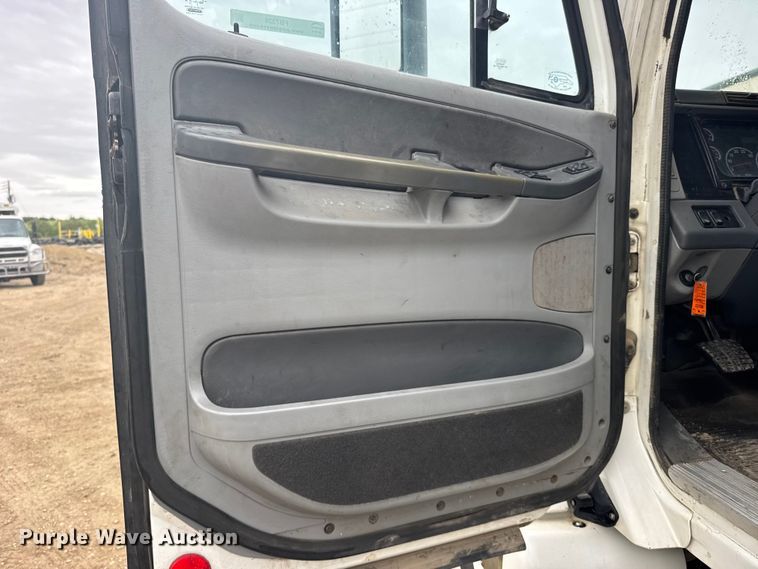 image for item FB7326 2007 Freightliner Columbia 120 crane truck