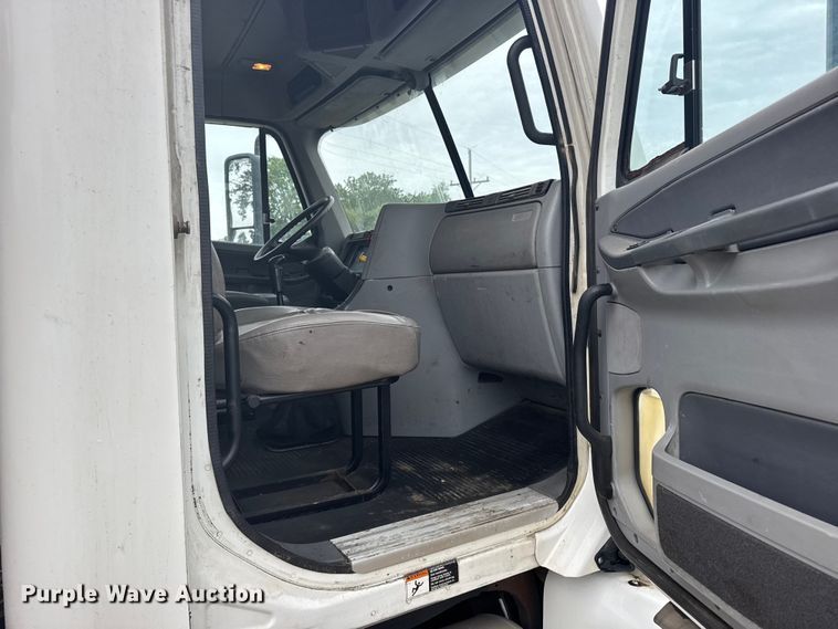 image for item FB7326 2007 Freightliner Columbia 120 crane truck