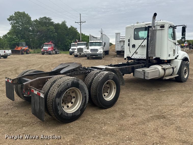 image for item FB7327 2006 Freightliner Columbia 120 semi truck