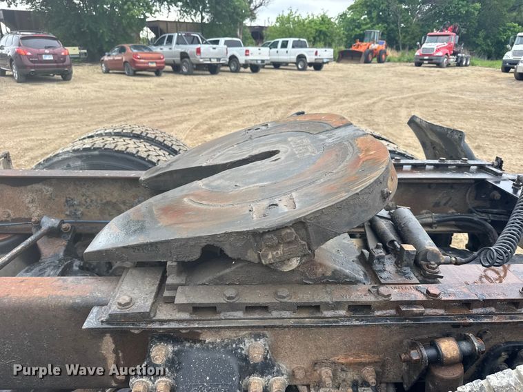 image for item FB7327 2006 Freightliner Columbia 120 semi truck
