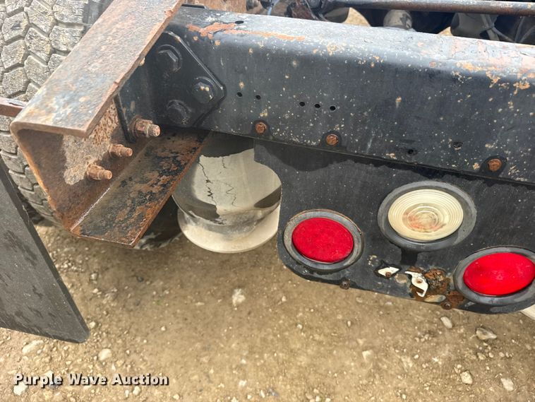 image for item FB7327 2006 Freightliner Columbia 120 semi truck