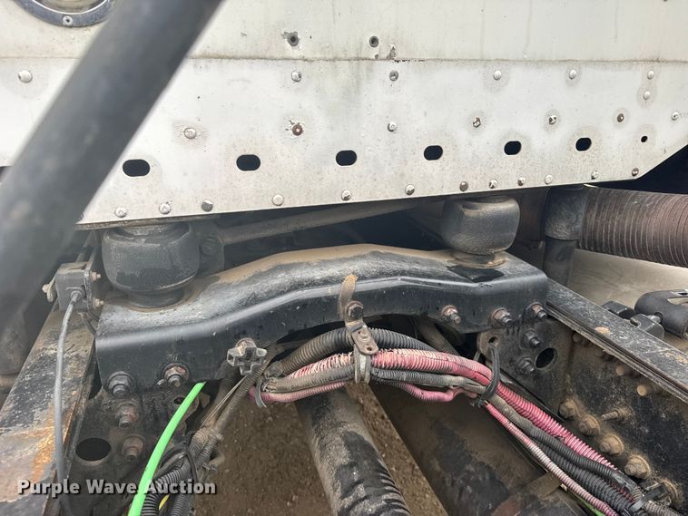 image for item FB7327 2006 Freightliner Columbia 120 semi truck