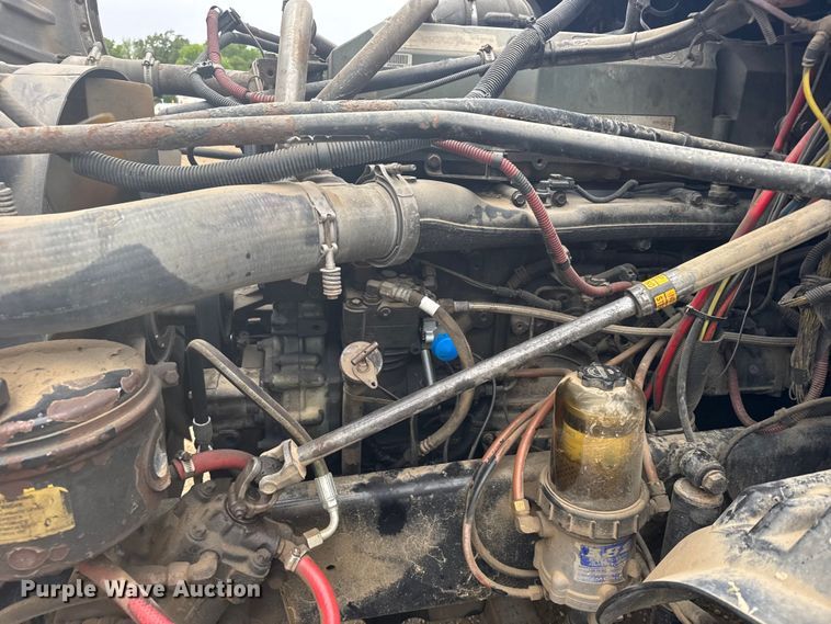 image for item FB7327 2006 Freightliner Columbia 120 semi truck