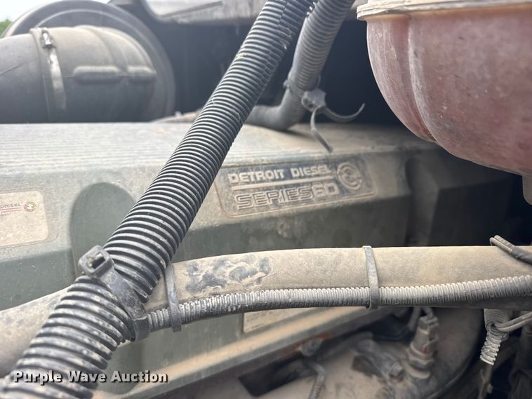 image for item FB7327 2006 Freightliner Columbia 120 semi truck