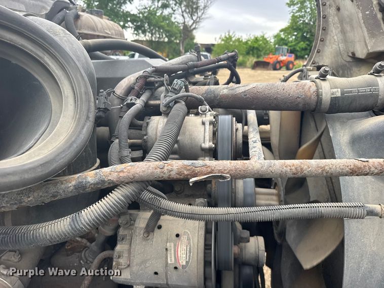 image for item FB7327 2006 Freightliner Columbia 120 semi truck