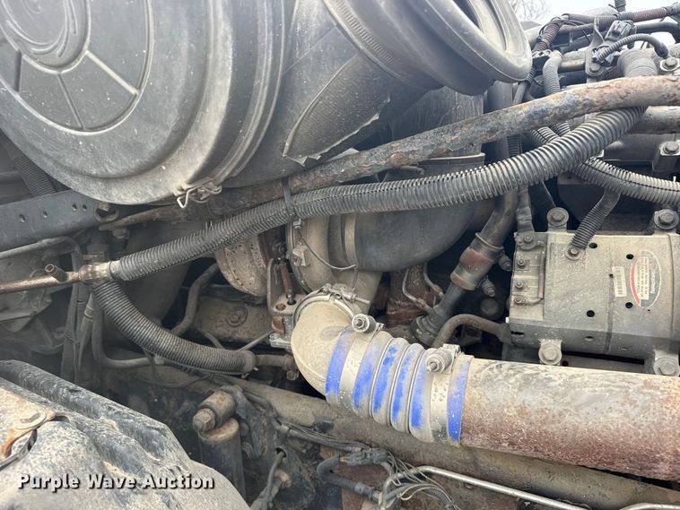 image for item FB7327 2006 Freightliner Columbia 120 semi truck