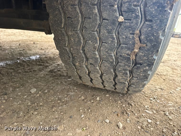 image for item FB7327 2006 Freightliner Columbia 120 semi truck