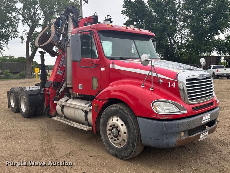 image for item FB7328 2005 Freightliner Columbia 120 crane truck