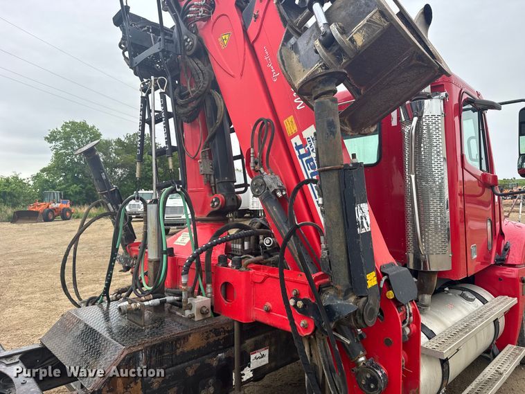 image for item FB7328 2005 Freightliner Columbia 120 crane truck