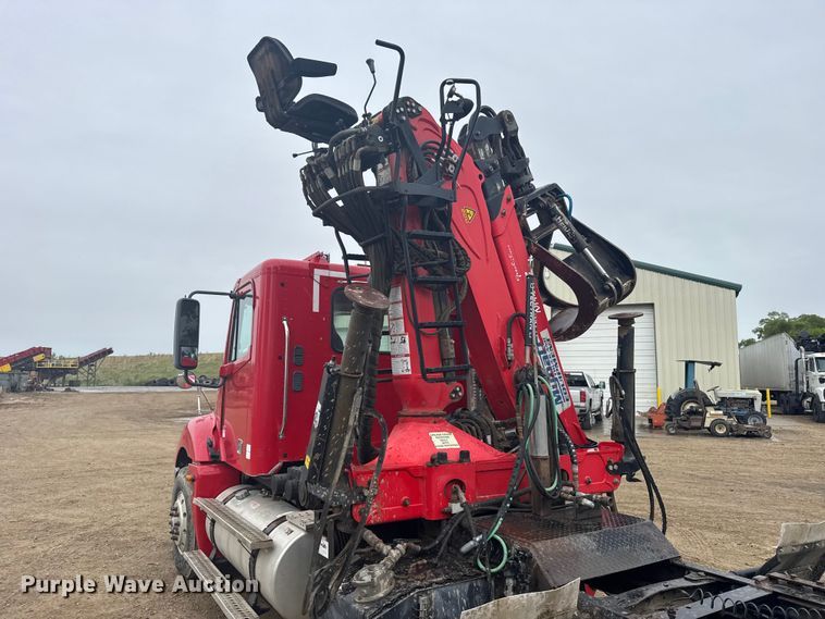 image for item FB7328 2005 Freightliner Columbia 120 crane truck