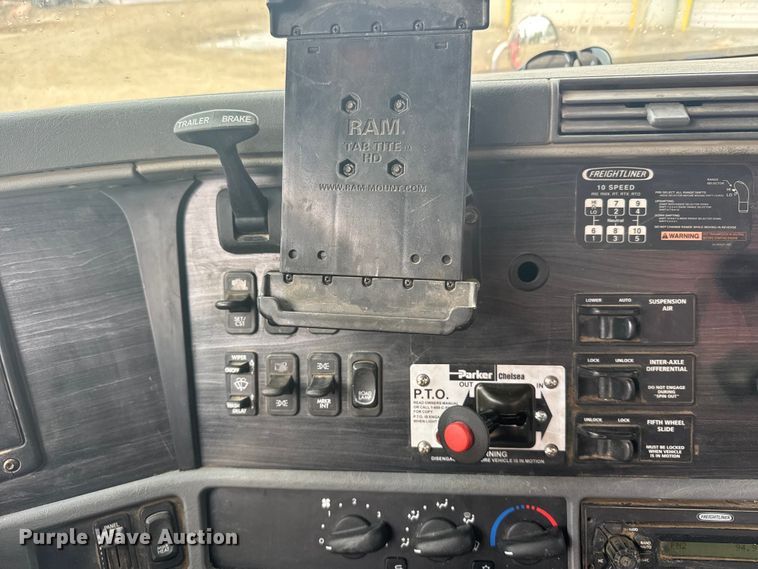 image for item FB7328 2005 Freightliner Columbia 120 crane truck