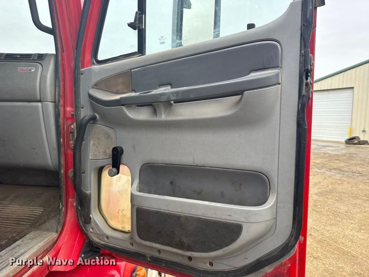 image for item FB7328 2005 Freightliner Columbia 120 crane truck