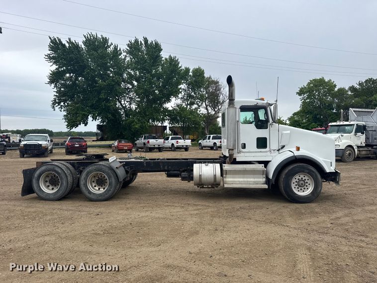 image for item FB7330 2009 Kenworth T800 semi truck