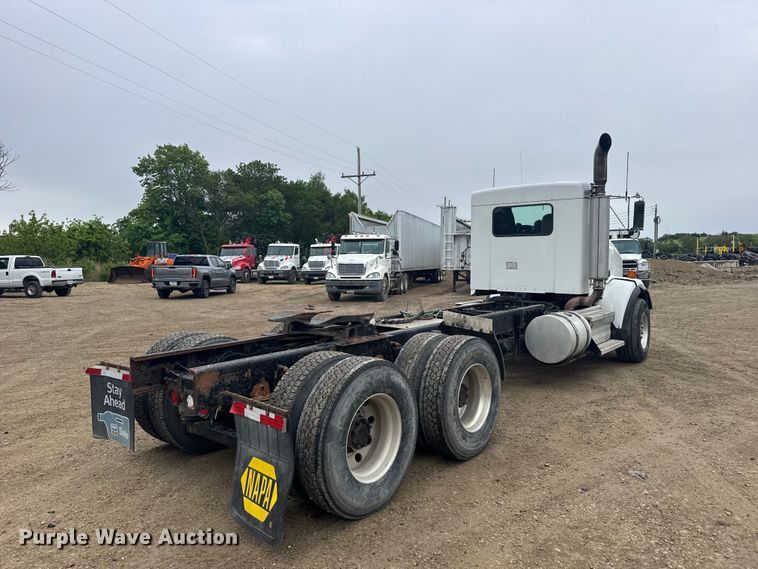 image for item FB7330 2009 Kenworth T800 semi truck