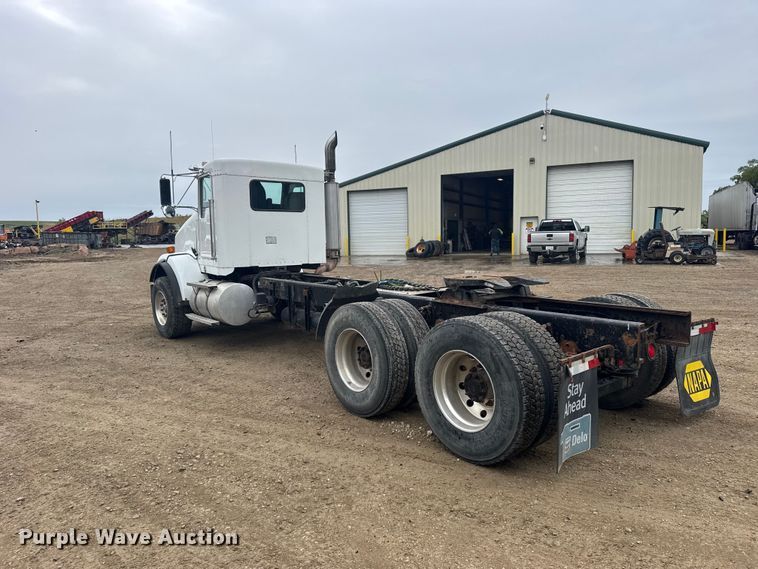 image for item FB7330 2009 Kenworth T800 semi truck