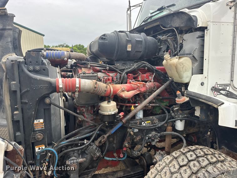 image for item FB7330 2009 Kenworth T800 semi truck