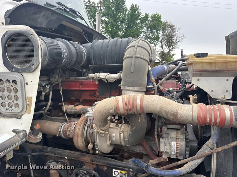 image for item FB7330 2009 Kenworth T800 semi truck