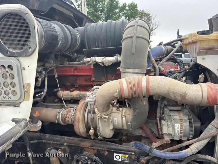 image for item FB7330 2009 Kenworth T800 semi truck