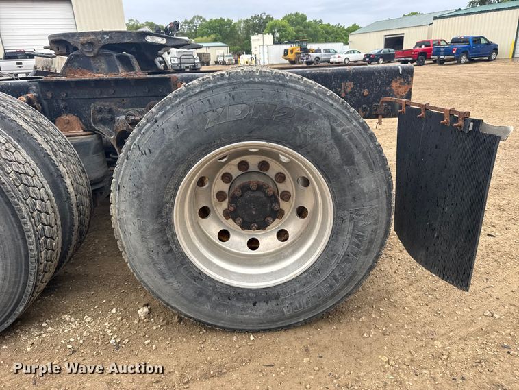 image for item FB7330 2009 Kenworth T800 semi truck