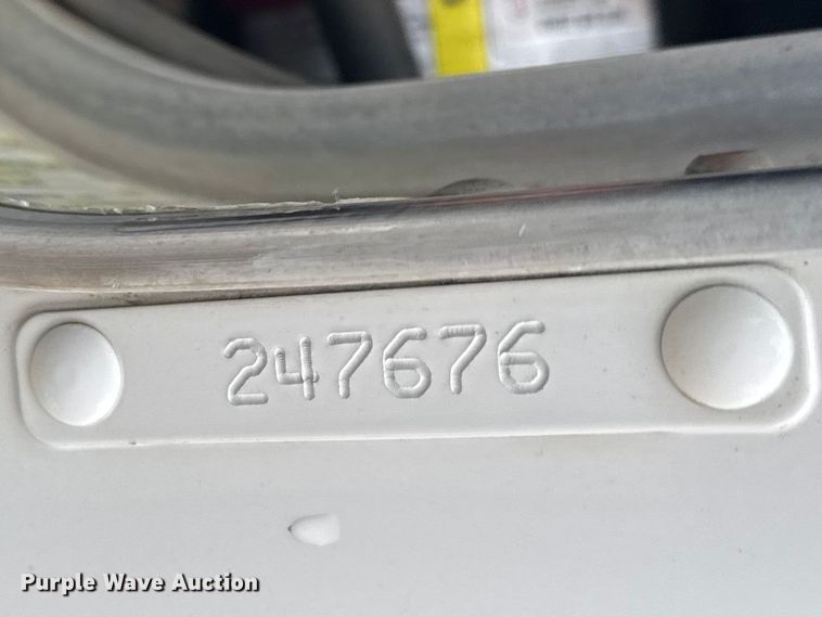 image for item FB7330 2009 Kenworth T800 semi truck