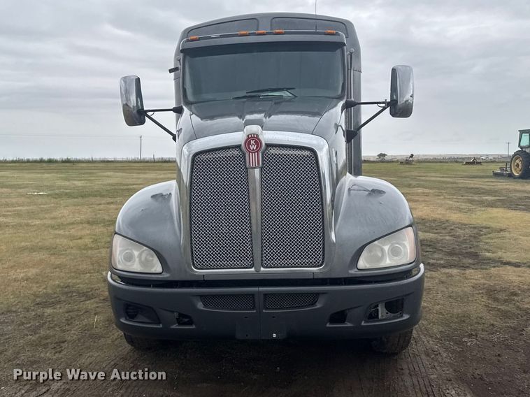 image for item FB7331 2014 Kenworth T660 semi truck